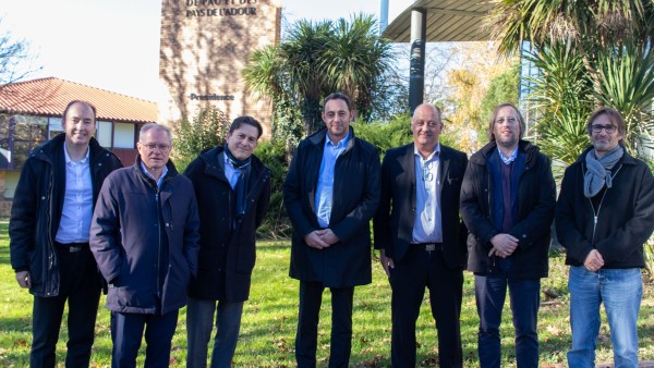 Hervé Toubon, Laurent Bordes, Arnaud Torres, Frédéric Marias (vice-président Recherche UPPA), Patrice Creux, Sébastien Hocquet, Daniel Brito (directeur Carnot ISIFoR). Hervé Toubon, Laurent Bordes, Arnaud Torres, Frédéric Marias (vice-président Recherche UPPA), Patrice Creux, Sébastien Hocquet, Daniel Brito (directeur Carnot ISIFoR).